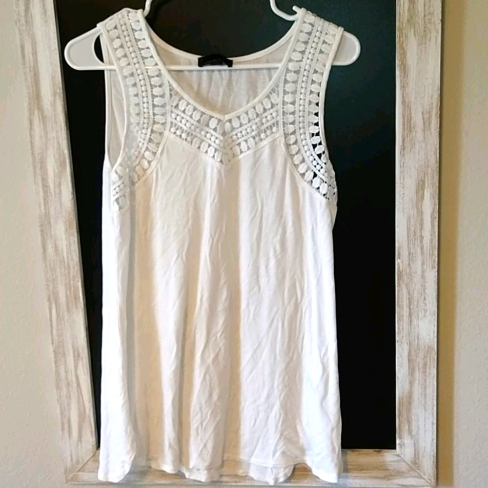 ❤️ 5 for $25❤️ Jeans by Buffalo Sleeveless Top